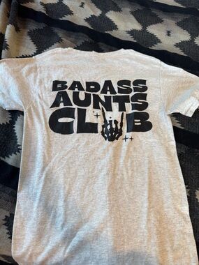 Badass Aunts Club Graphic T‑Shirt in Light Gray